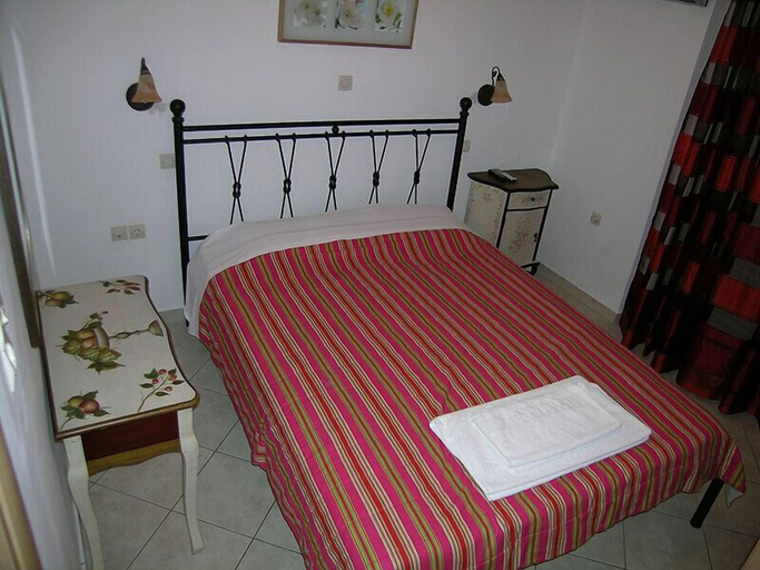Bedroom 5, Magda's Kamares, Attica