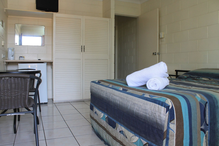 Bedroom 3, Oasis Inn Cairns, Cairns