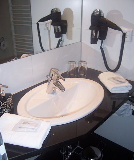 Bathroom 5, Altstadt Hotel Bielefeld, Bielefeld