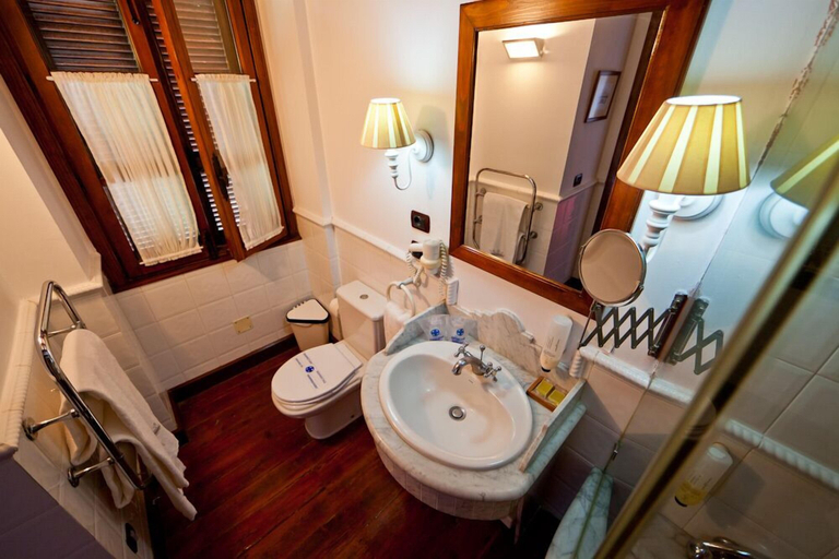 Bathroom 5, La Hacienda Del Buen Suceso, Las Palmas