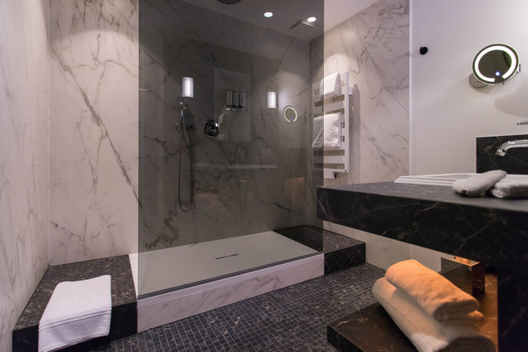 Bathroom 5, Maison Rouge, Bas-Rhin