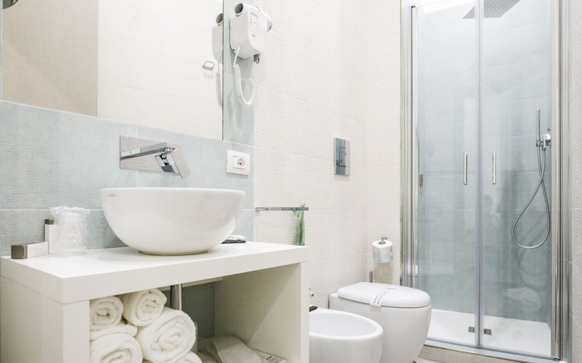 Bathroom 4, Toledo 16 Luxury Suites, Napoli