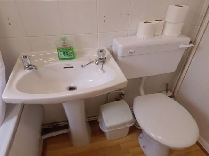 Bathroom 3, Jaylets Budget Hathern, Leicestershire
