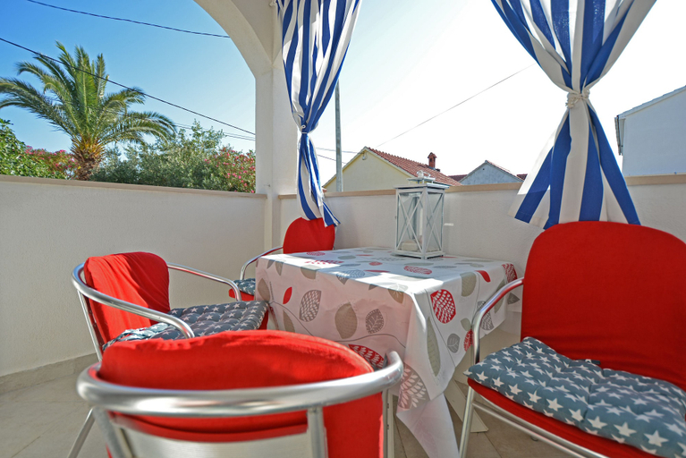 Food & Drinks 5, Rooms Sunce Supetar - Island Brac, Supetar