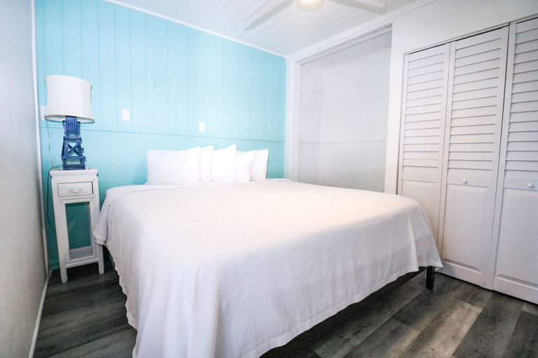 Bedroom 3, Drop Anchor, Monroe