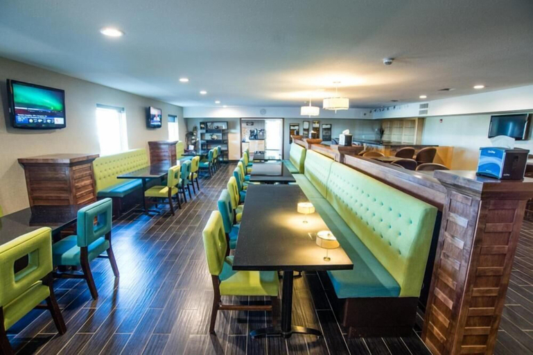 Food & Drinks, Western Star All Suites Carnduff, Division No. 1