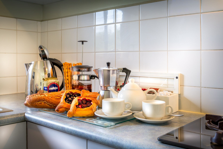 Food & Drinks 5, Birches Serviced Apartments, Melbourne