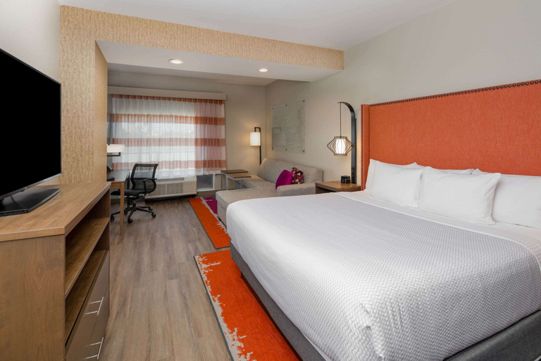 Bedroom 3, La Quinta Inn Suites By Wyndham Perry, Houston