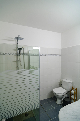 Bathroom 5, Villa view