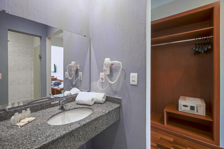 Bathroom 5, Vinhedo Plaza Hotel, Vinhedo