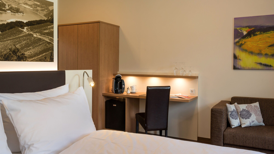 Bedroom 4, Rheinhotel Lamm, Rheingau-Taunus-Kreis