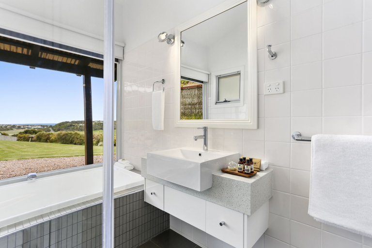 Bathroom 5, Anchors Port Campbell, Corangamite - South