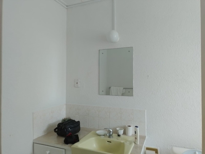 Bathroom 4, El Retreat Guest House