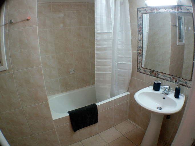 Bathroom, 3 Bed Apartment on the Beach