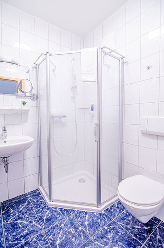 Bathroom 5, Blischkes Hotel, Wittmund