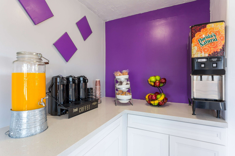 Food & Drinks 5, Knights Inn Yuma, Yuma