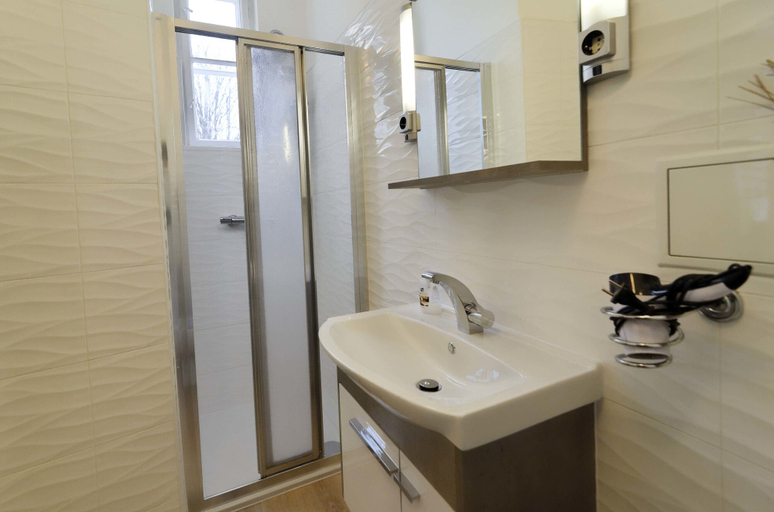 Bathroom 3, HP Apartments, Wien