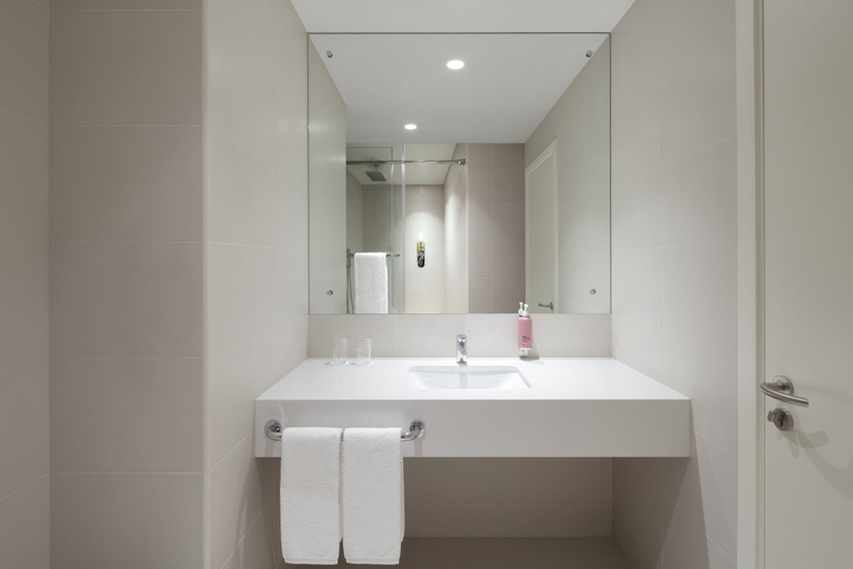 Bathroom 5, Rove Dubai Marina, Dubai