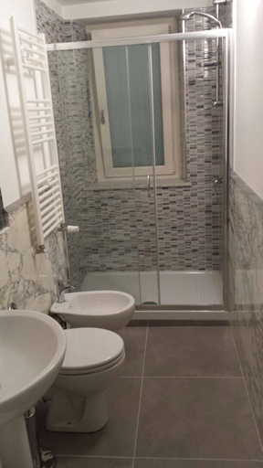 Bathroom 5, Mantegna Rooms, Palermo