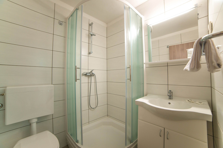 Bathroom 3, Centinera Resort, Medulin
