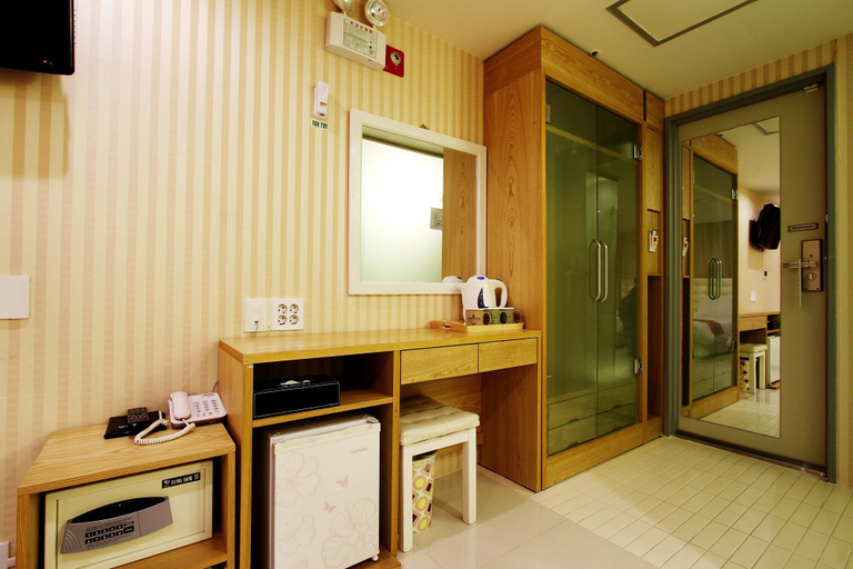 Others 4, Hotel Myeong-Dong, Jung