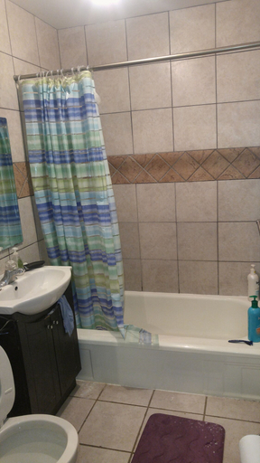 Bathroom 4, McMaster Accommodations, Hamilton