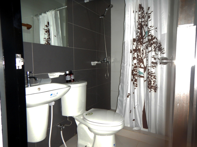 Bathroom 4, Acacia Garden Inn, Coron