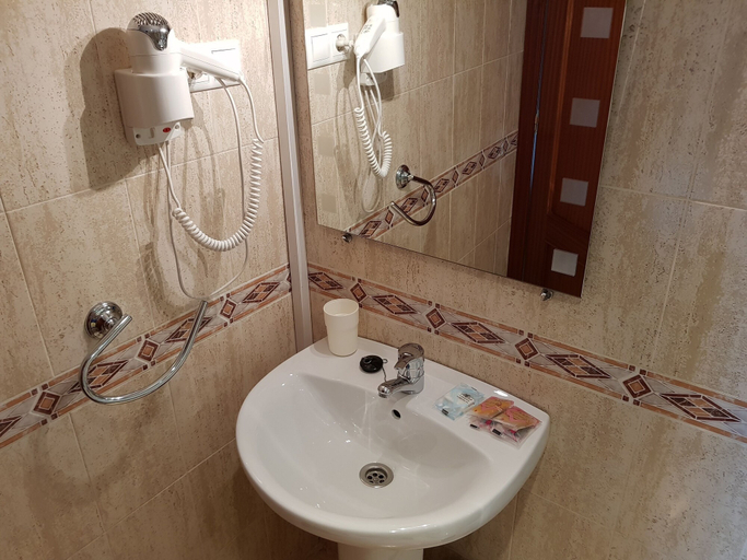 Bathroom 3, Fan Flat Rosaleda, Málaga