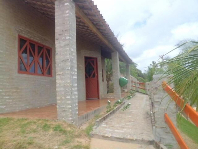 Exterior & Views 13