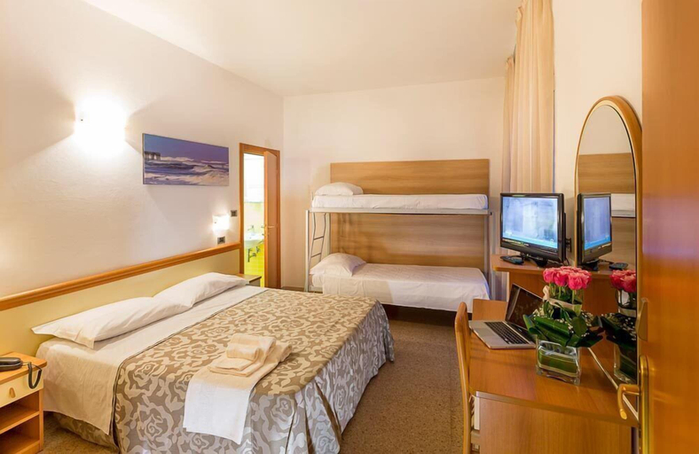 Bedroom 3, Hotel Excelsior, Teramo