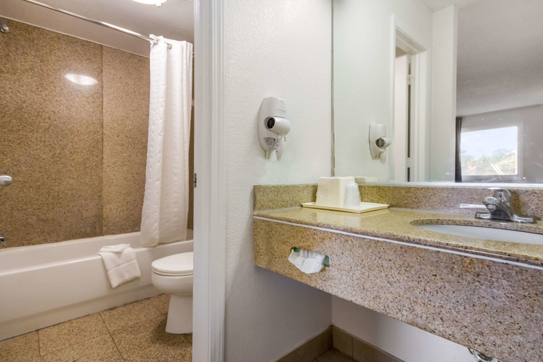 Bathroom 5, Econo Lodge Little Creek, Norfolk
