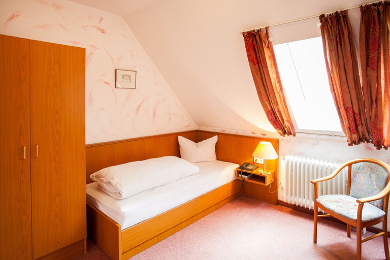 Bedroom 4, Hotel Alter Wolf, Wolfsburg