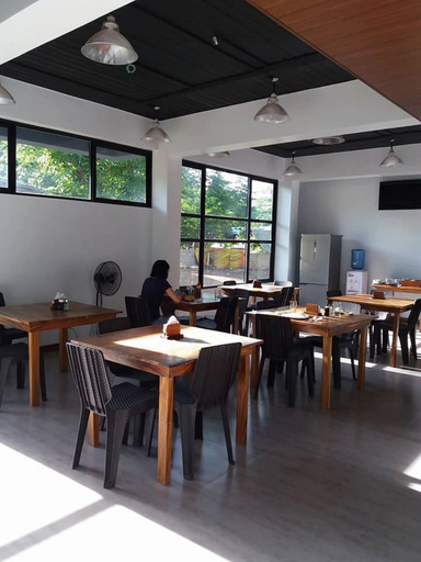 Food & Drinks 5, Acacia Garden Inn, Coron