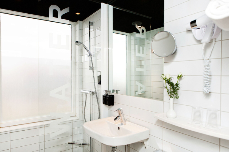 Bathroom 5, Elite Palace Hotel & Spa, Solna