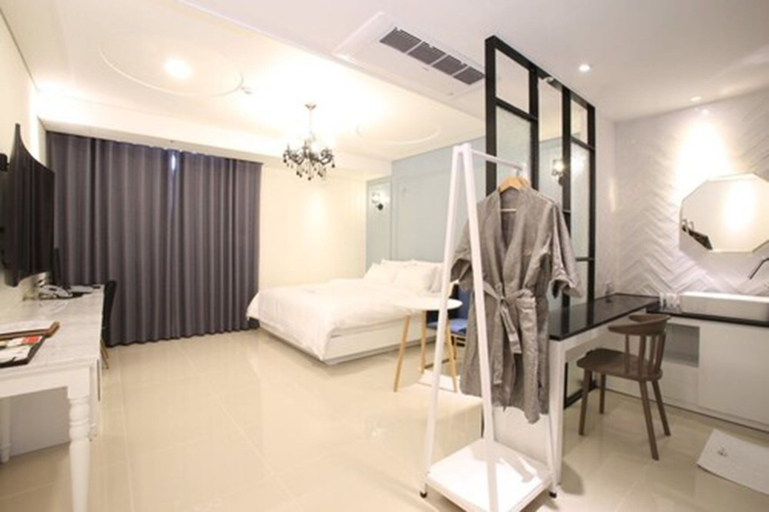 Bedroom 2, Hotel Royal Jeolla, Jeongeup