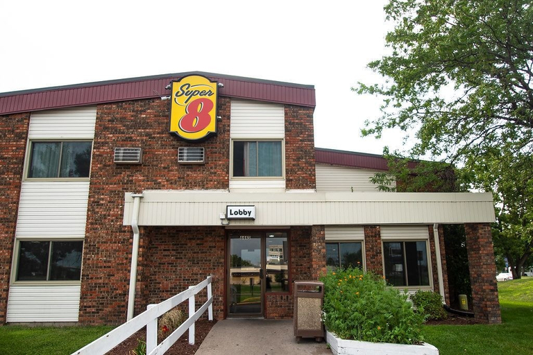 Exterior & Views 2, Super 8 by Wyndham Brooklyn Center/MPLS, Hennepin