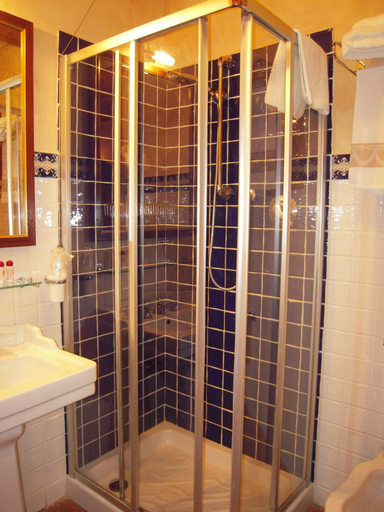 Bathroom 4, Palazzo al Torrione 2, Siena