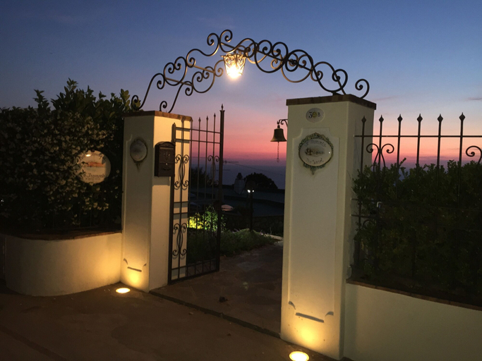 Exterior & Views 2, B&B Il Tramonto, Napoli