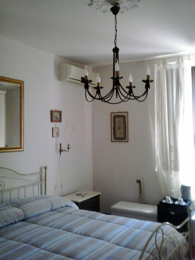 Bedroom 2, La Dea Bendata, Enna
