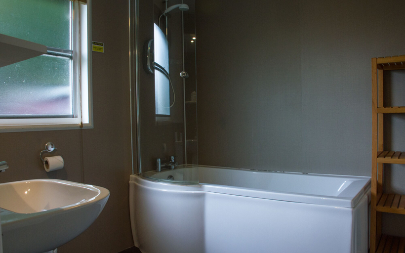 Bathroom 4, Brathay Hall - Brathay Trust, Cumbria