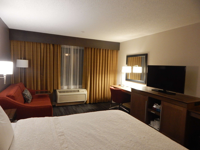 Bedroom 3, Hampton Inn Heath-Newark, Licking