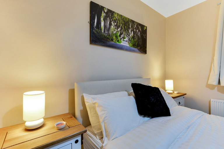 Bedroom 3, The Ship's Key Aparthotel, Derry and Strabane
