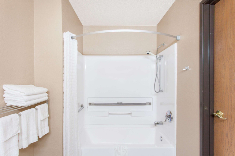 Bathroom 5, Super 8 by Wyndham Norton VA, Norton