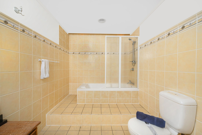 Bathroom 4, Castaway Resort, Rorotonga