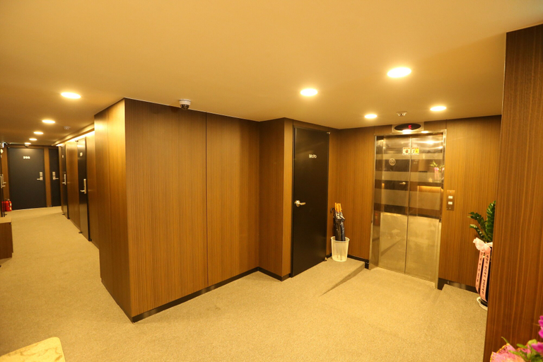 Others 5, TRIPSTAY Myeongdong, Jung