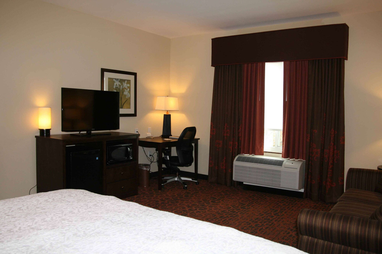 Bedroom 3, Hampton Inn Union City, Alameda