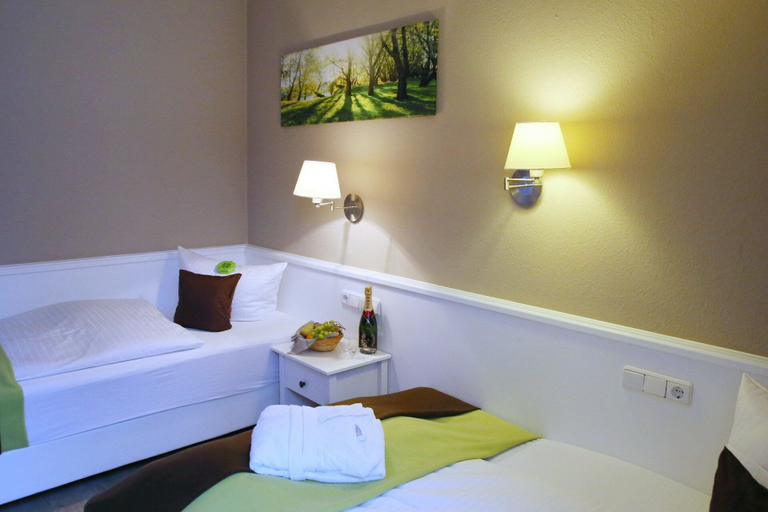 Bedroom 4, Waldhotel Wilhelmshöhe, Siegen-Wittgenstein