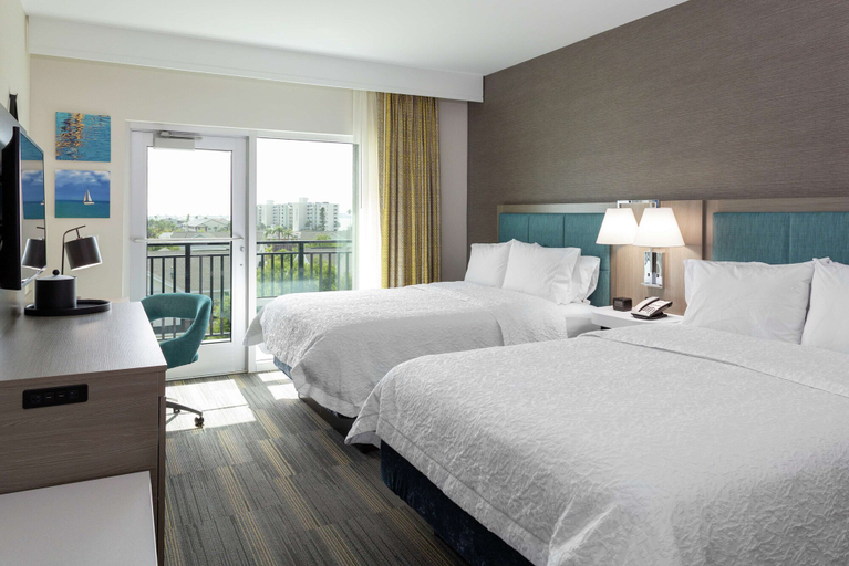 Bedroom 3, Hampton Inn Dunedin, Pinellas