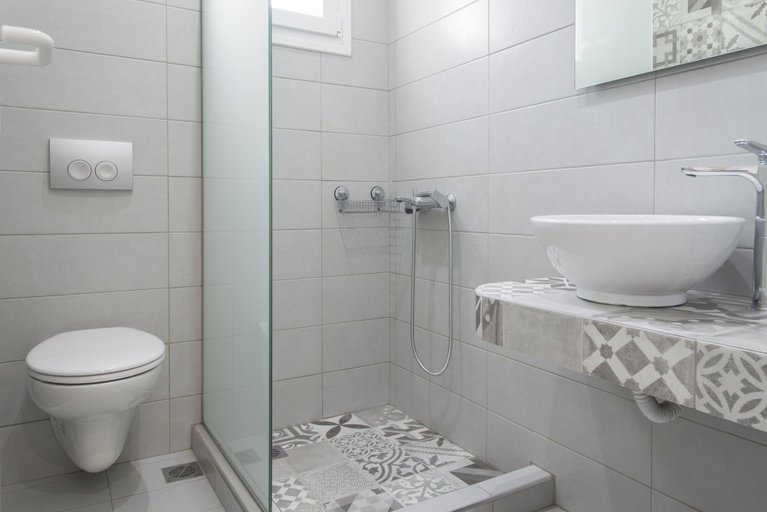 Bathroom 5, Byron Apartments, South Aegean