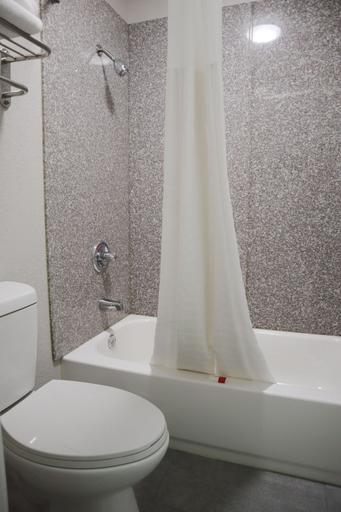 Bathroom 4, Days Inn by Wyndham Moulton, Lawrence